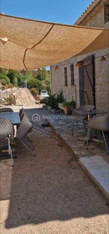 Maison en pierre de 263 m²