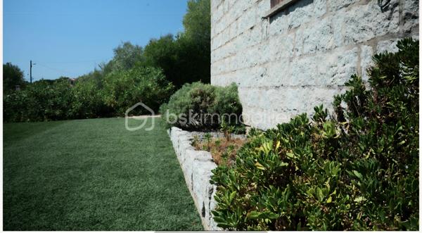 Maison en pierre de 263 m²