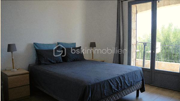 Maison en pierre de 263 m²