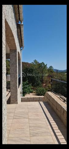 Maison en pierre de 263 m²