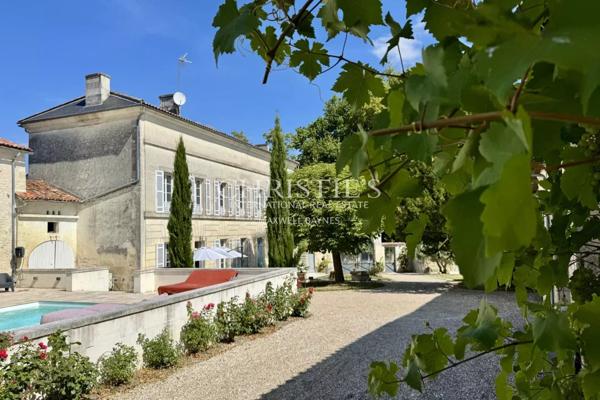 Ancienne propriété viticole du XIXe Siècle alliant Charme Historique et Confort Moderne entre Cognac et La Rochelle