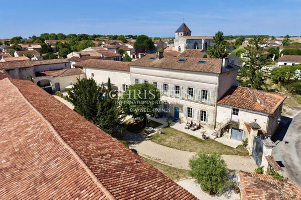 Ancienne propriété viticole du XIXe Siècle alliant Charme Historique et Confort Moderne entre Cognac et La Rochelle
