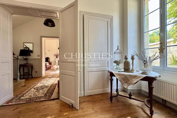 Ancienne propriété viticole du XIXe Siècle alliant Charme Historique et Confort Moderne entre Cognac et La Rochelle