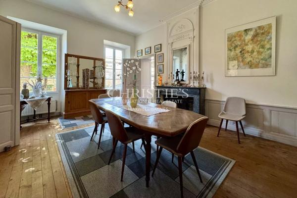 Ancienne propriété viticole du XIXe Siècle alliant Charme Historique et Confort Moderne entre Cognac et La Rochelle