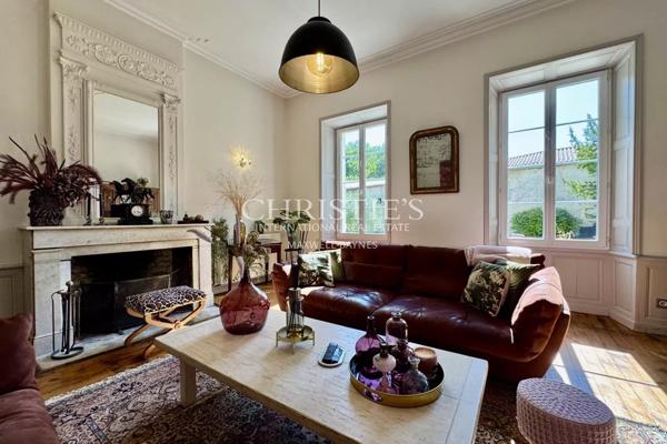 Ancienne propriété viticole du XIXe Siècle alliant Charme Historique et Confort Moderne entre Cognac et La Rochelle