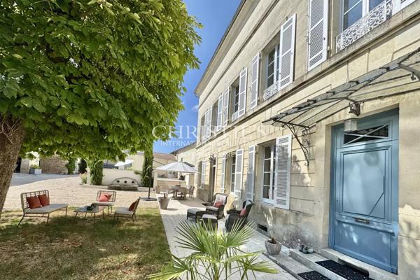 Ancienne propriété viticole du XIXe Siècle alliant Charme Historique et Confort Moderne entre Cognac et La Rochelle