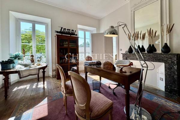 Ancienne propriété viticole du XIXe Siècle alliant Charme Historique et Confort Moderne entre Cognac et La Rochelle