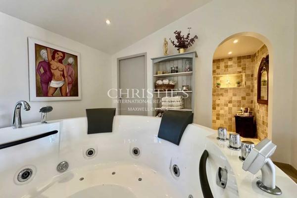 Ancienne propriété viticole du XIXe Siècle alliant Charme Historique et Confort Moderne entre Cognac et La Rochelle