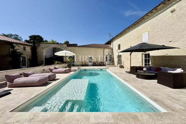 Ancienne propriété viticole du XIXe Siècle alliant Charme Historique et Confort Moderne entre Cognac et La Rochelle