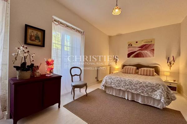 Ancienne propriété viticole du XIXe Siècle alliant Charme Historique et Confort Moderne entre Cognac et La Rochelle