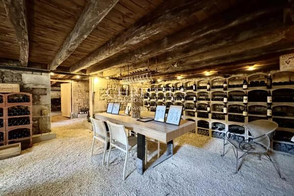 Ancienne propriété viticole du XIXe Siècle alliant Charme Historique et Confort Moderne entre Cognac et La Rochelle