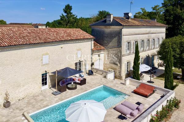 Ancienne propriété viticole du XIXe Siècle alliant Charme Historique et Confort Moderne entre Cognac et La Rochelle