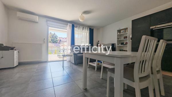 Appartement
         2 pièces
        - 50 m² 199 000 € *