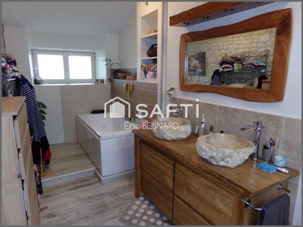 Corps de ferme 8 pièces 180m2 environ 86200 La Roche Rigault