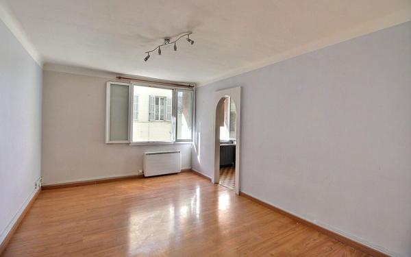 Appartement à vendre    3 pièces • 52 m2 Marseille 4