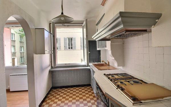 Appartement à vendre    3 pièces • 52 m2 Marseille 4