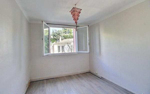 Appartement à vendre    3 pièces • 52 m2 Marseille 4