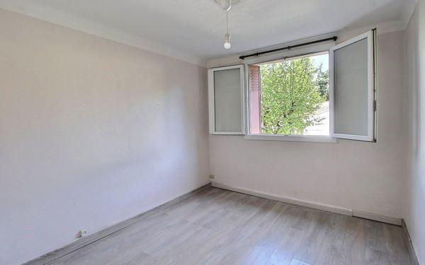 Appartement à vendre    3 pièces • 52 m2 Marseille 4