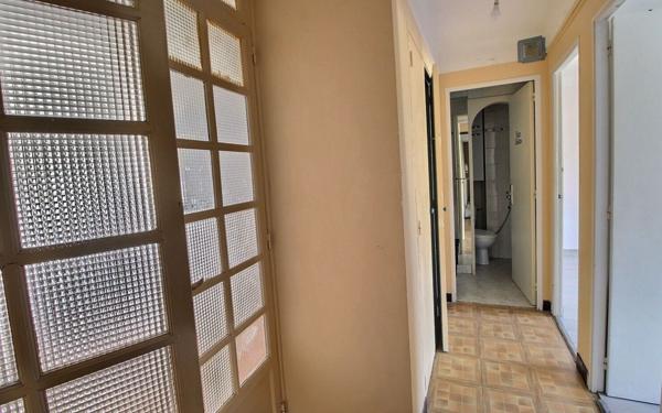 Appartement à vendre    3 pièces • 52 m2 Marseille 4