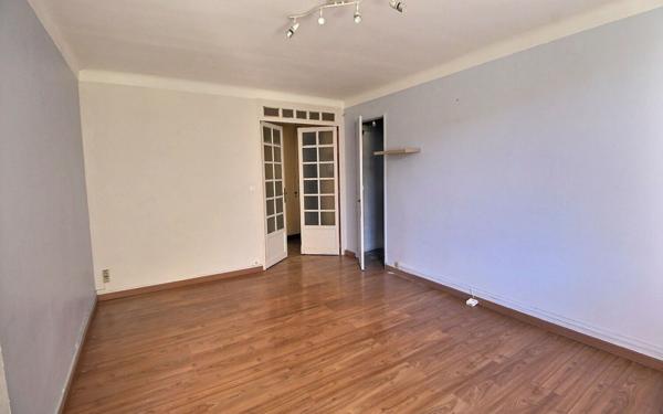 Appartement à vendre    3 pièces • 52 m2 Marseille 4