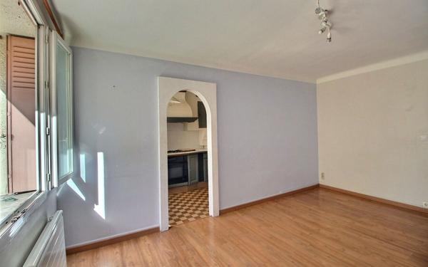 Appartement à vendre    3 pièces • 52 m2 Marseille 4