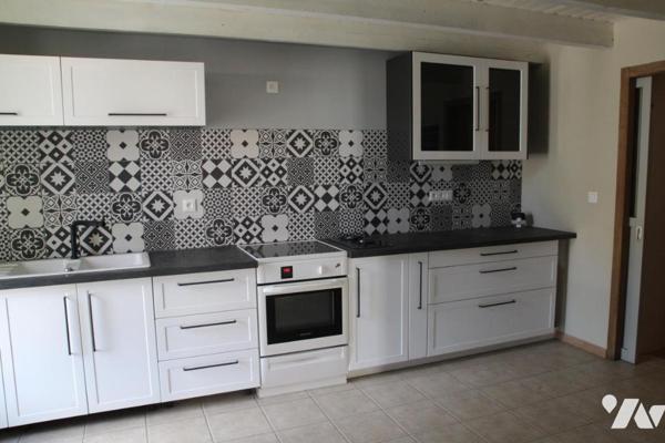 COULONGES/L'AUTIZE, PROCHE CENTRE BOURG, MAISON A RENOVER AVEC JARDIN EN FACE