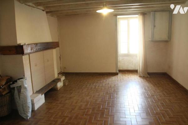 COULONGES/L'AUTIZE, PROCHE CENTRE BOURG, MAISON A RENOVER AVEC JARDIN EN FACE