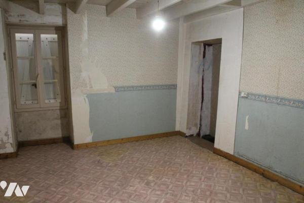 COULONGES/L'AUTIZE, PROCHE CENTRE BOURG, MAISON A RENOVER AVEC JARDIN EN FACE