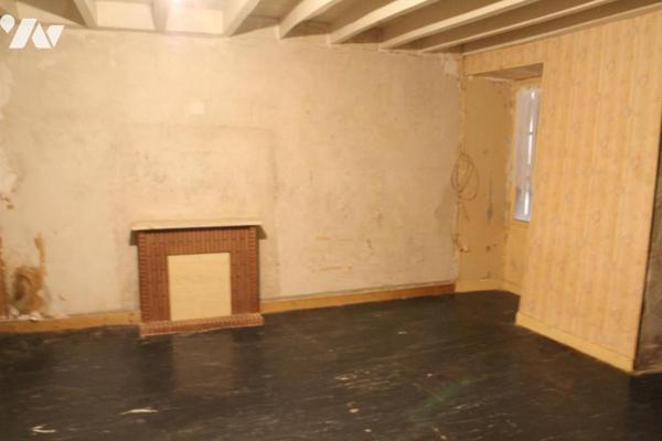 COULONGES/L'AUTIZE, PROCHE CENTRE BOURG, MAISON A RENOVER AVEC JARDIN EN FACE