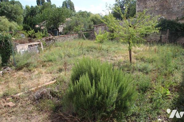 COULONGES/L'AUTIZE, PROCHE CENTRE BOURG, MAISON A RENOVER AVEC JARDIN EN FACE