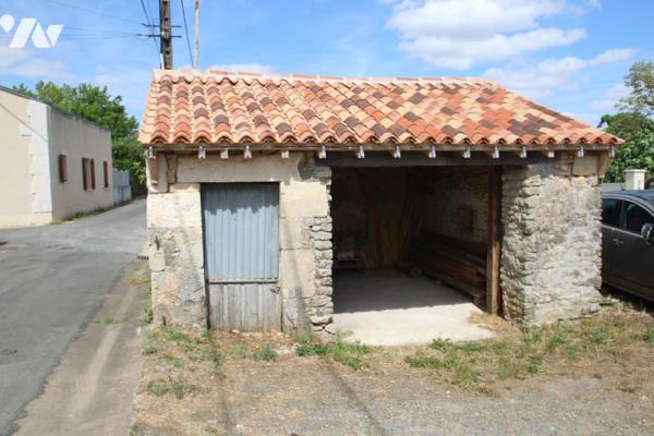 COULONGES/L'AUTIZE, PROCHE CENTRE BOURG, MAISON A RENOVER AVEC JARDIN EN FACE