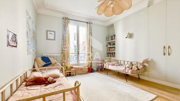 A VENDRE SUPERBE 3/4 P 95M2 RENOVE PAR ARCHITECTE BELLEVILLE 19E LIMITE 10E