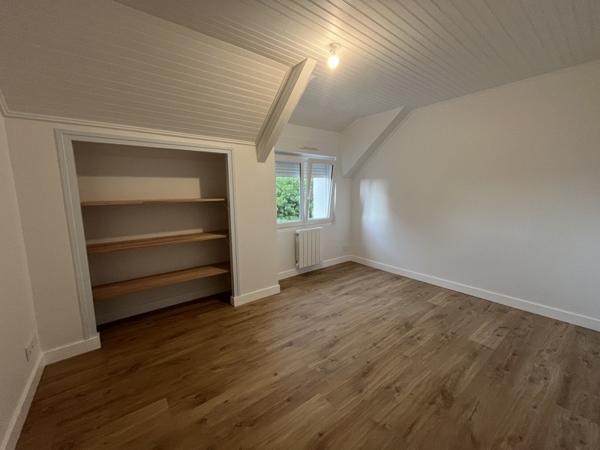 Maison à louer 910 € CC Locunolé 3 p 75 m² DPE C