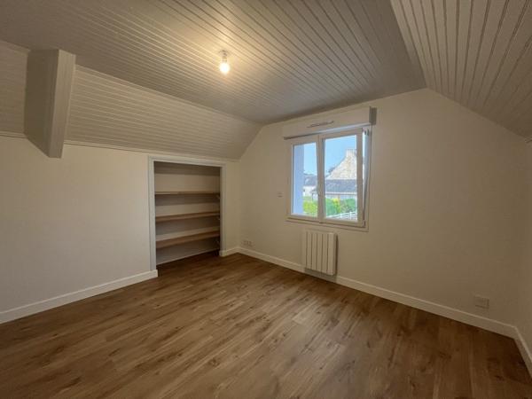 Maison à louer 910 € CC Locunolé 3 p 75 m² DPE C