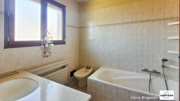 Maison à vendre - 6 pièces, 156m² à Avrainville - sous-sol total et terrain arboré de 1 555 m²