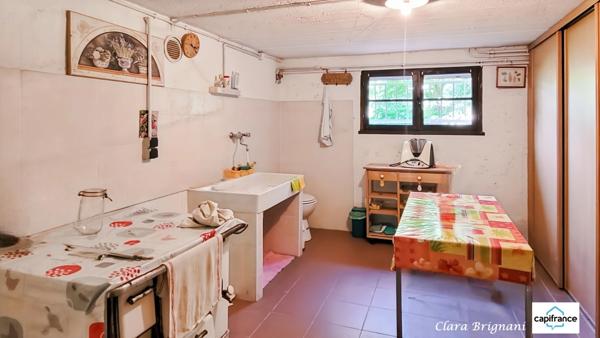 Maison à vendre - 6 pièces, 156m² à Avrainville - sous-sol total et terrain arboré de 1 555 m²