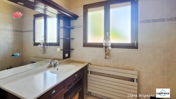 Maison à vendre - 6 pièces, 156m² à Avrainville - sous-sol total et terrain arboré de 1 555 m²