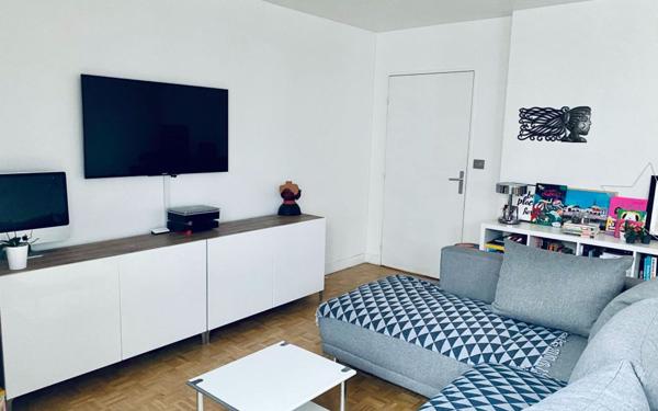 Appartement à louer    2 pièces • 54 m2 Paris 19