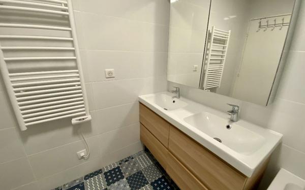 Appartement à louer    2 pièces • 54 m2 Paris 19