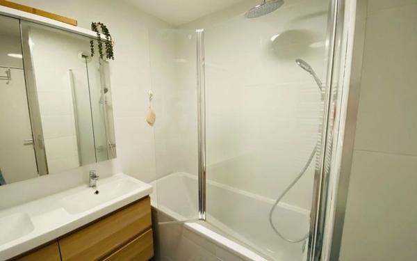 Appartement à louer    2 pièces • 54 m2 Paris 19