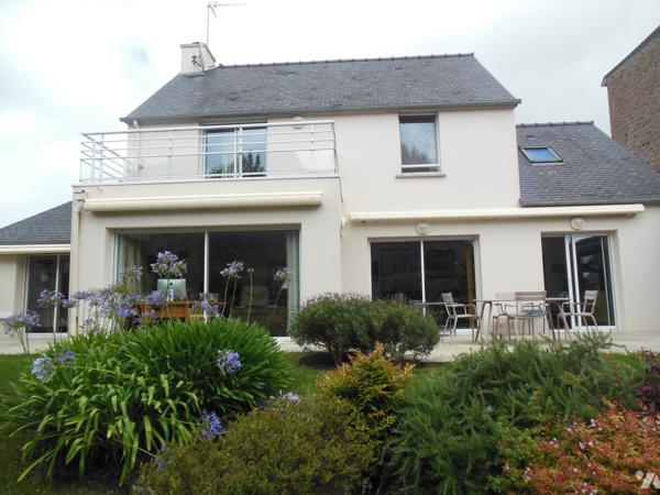 Maison agréable avec de belles prestations sur un terrain d'une surface de 741 m².