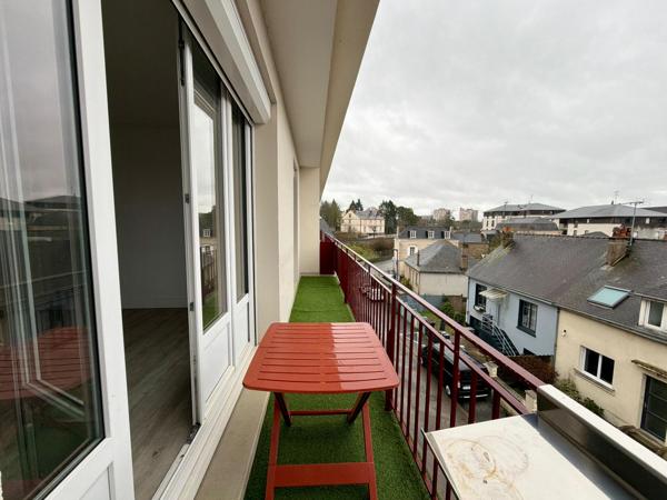 Appartement 2 chambres avec balcon, parking et cave