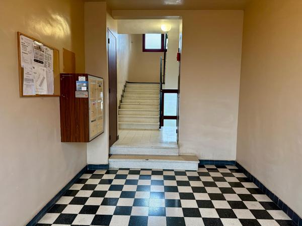 Appartement 2 chambres avec balcon, parking et cave