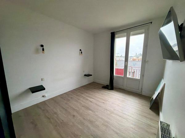 Appartement 2 chambres avec balcon, parking et cave
