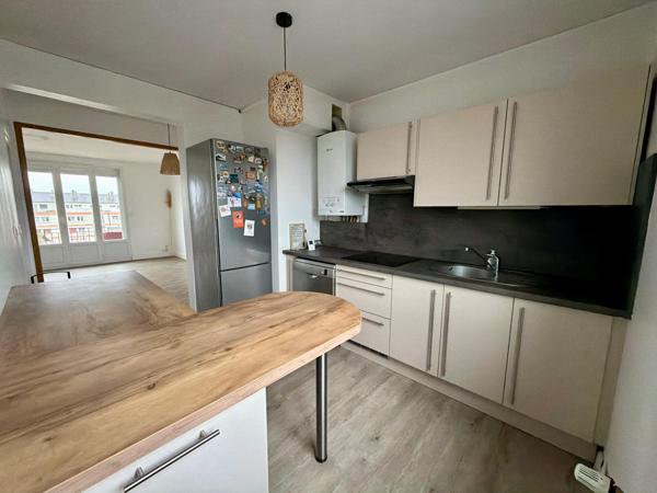 Appartement 2 chambres avec balcon, parking et cave