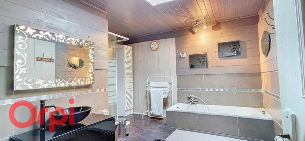 Maison à vendre    5 pièces •  La Cadière-d'Azur