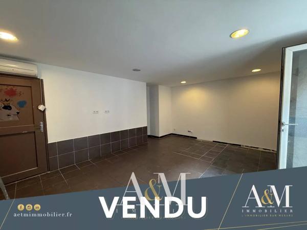 Murs commerciaux de 32 m² libre