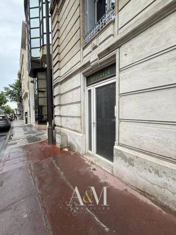 Murs commerciaux de 32 m² libre