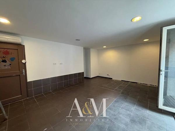 Murs commerciaux de 32 m² libre