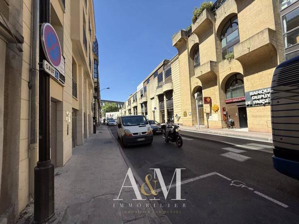 Murs commerciaux de 32 m² libre